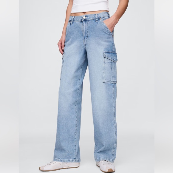 GAP Denim - Gap Mid Rise 90s Loose Cargo Jeans. Size 30